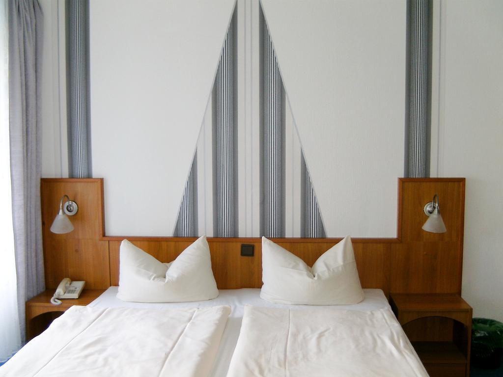 Mucha Ohg Hotel Sembziner Hof Klink Room photo