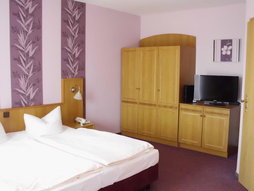 Mucha Ohg Hotel Sembziner Hof Klink Room photo