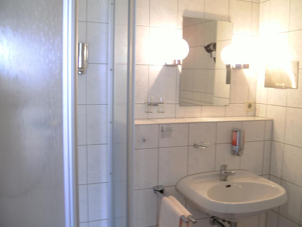 Mucha Ohg Hotel Sembziner Hof Klink Exterior photo