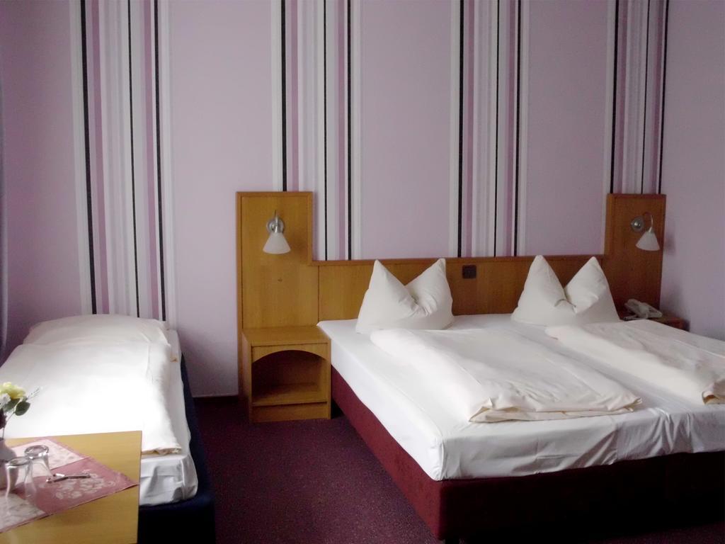 Mucha Ohg Hotel Sembziner Hof Klink Room photo